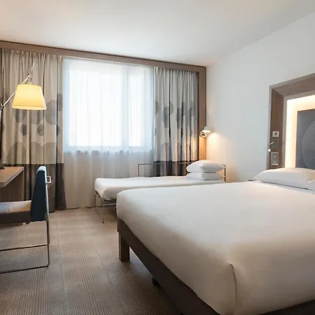 Novotel Paris Saint Denis Stade Basilique Extérieur photo
