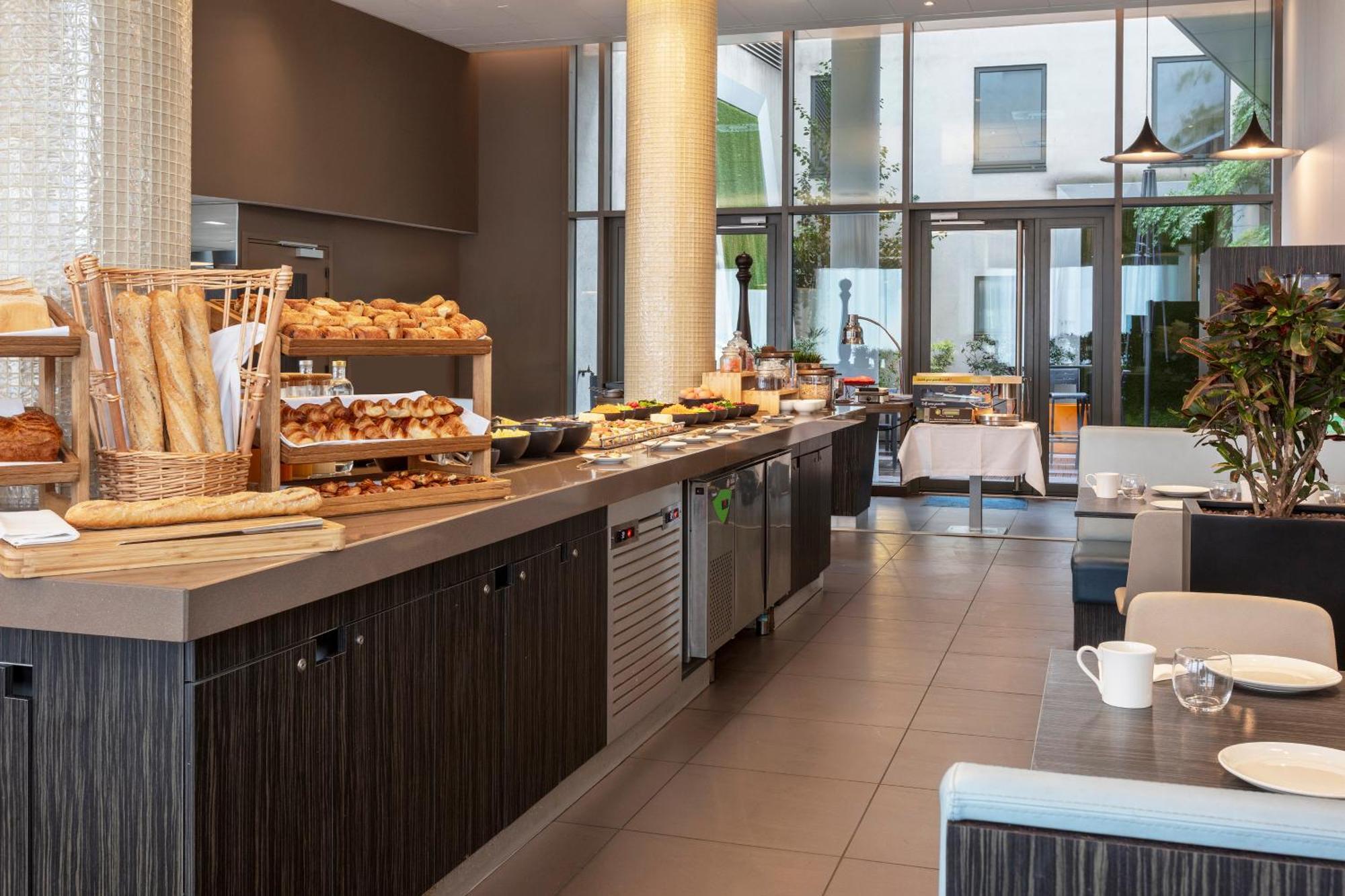Novotel Paris Denis Stade Basilique Hotel 4*