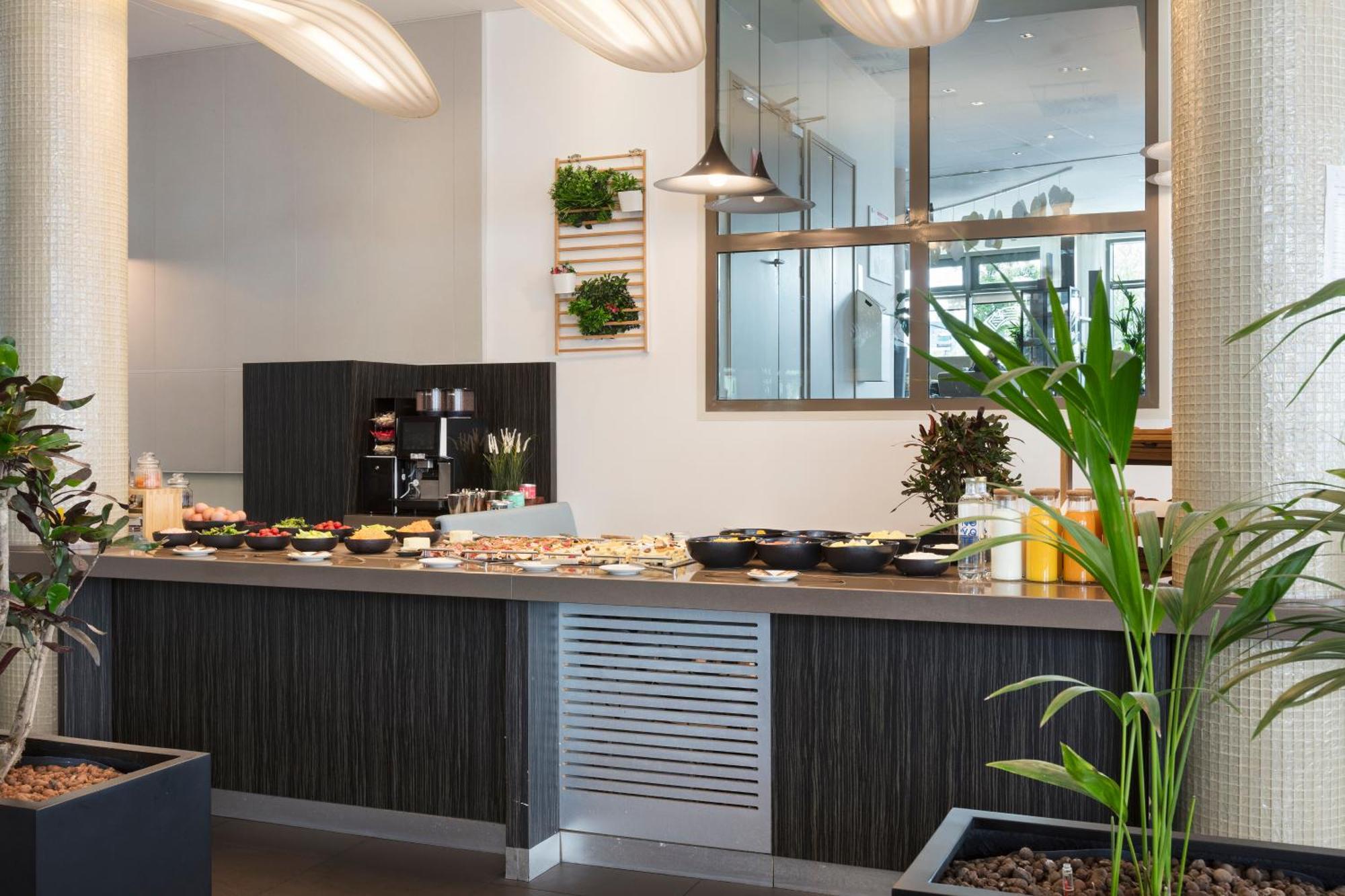 Novotel Paris Denis Stade Basilique Hotel 4*