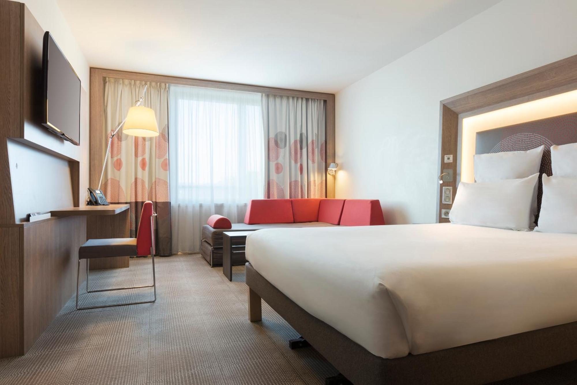 Novotel Paris Denis Stade Basilique Hotel 4*